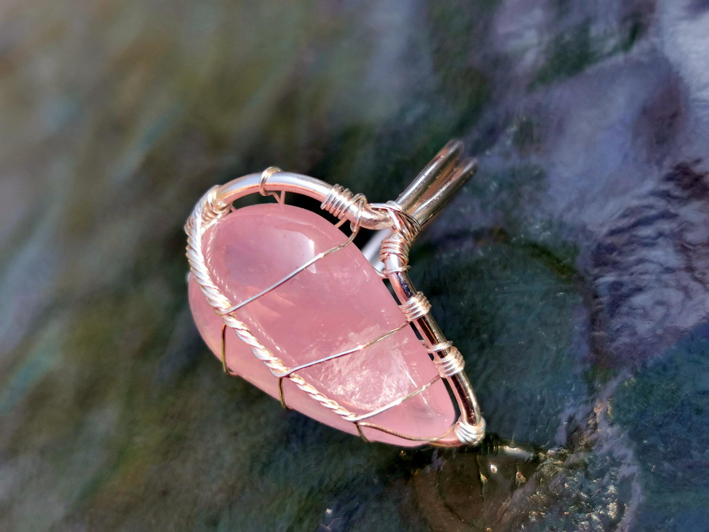 Leaf ring with a rose quartz gemstone