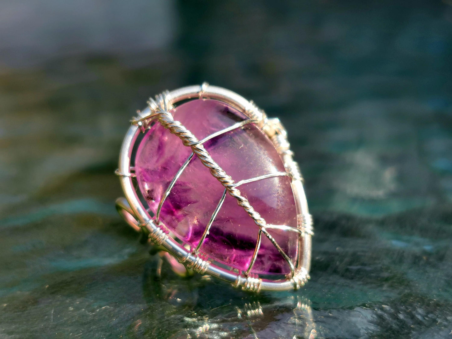 Leaf ring with an amethyst gemstone