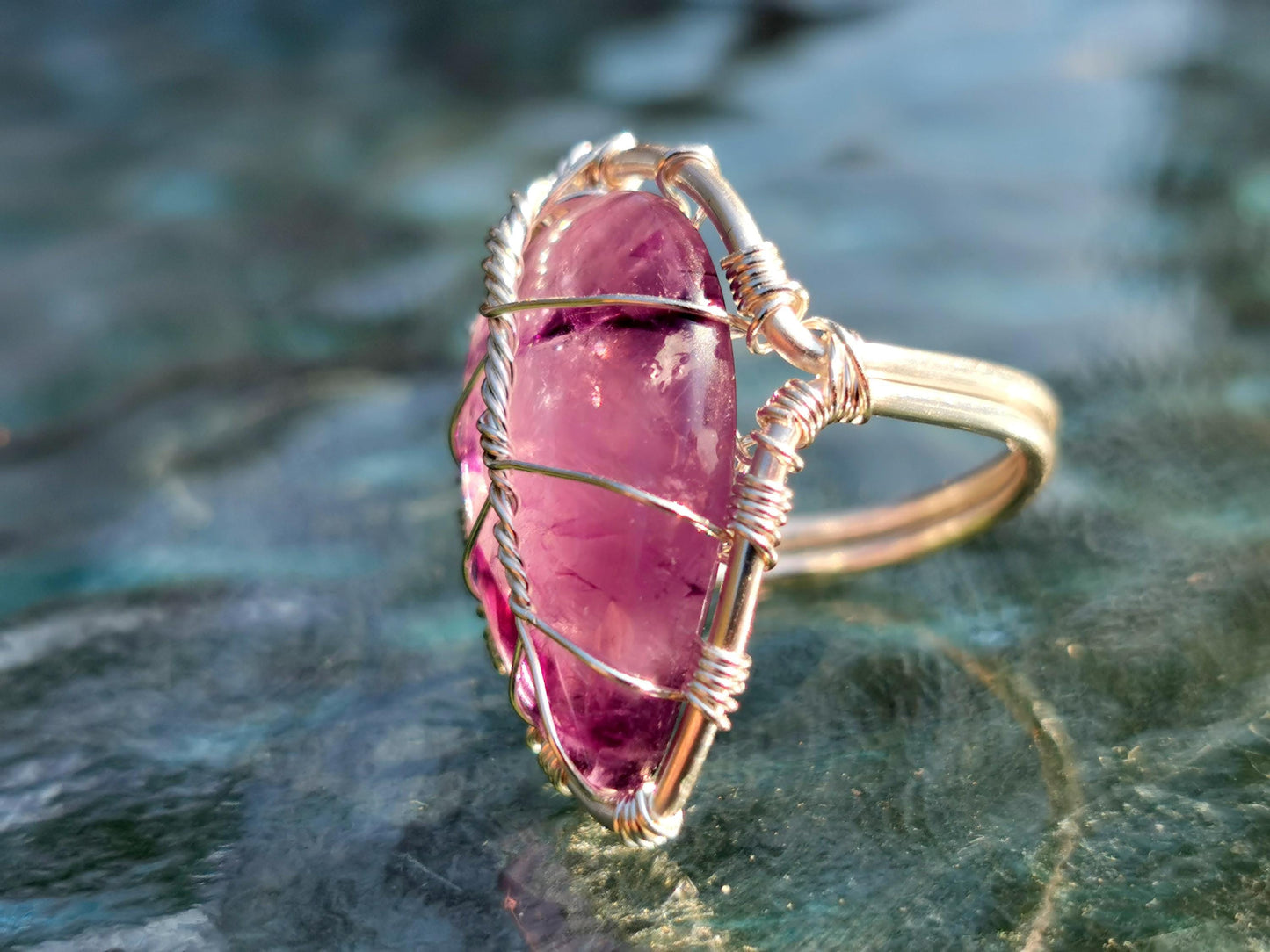 Leaf ring with an amethyst gemstone