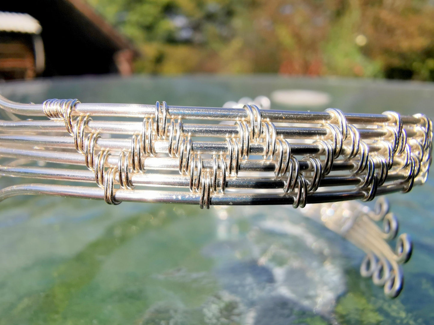 Tree arm ring with an amethyst gemstone