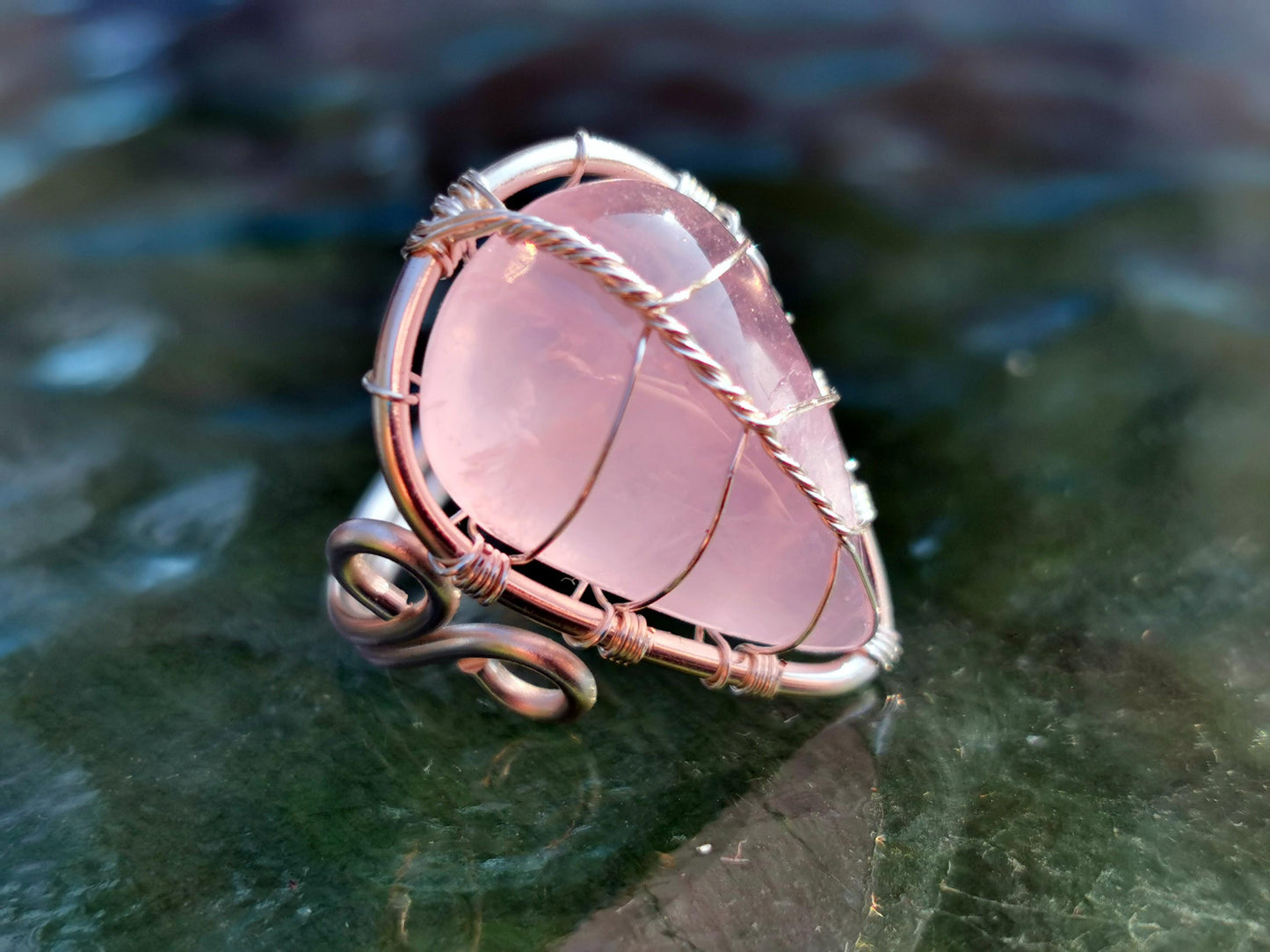 Leaf ring with a rose quartz gemstone