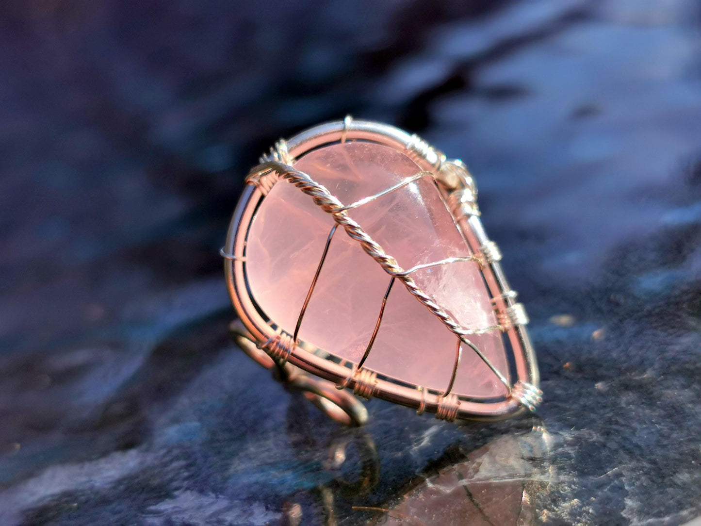 Leaf ring with a rose quartz gemstone