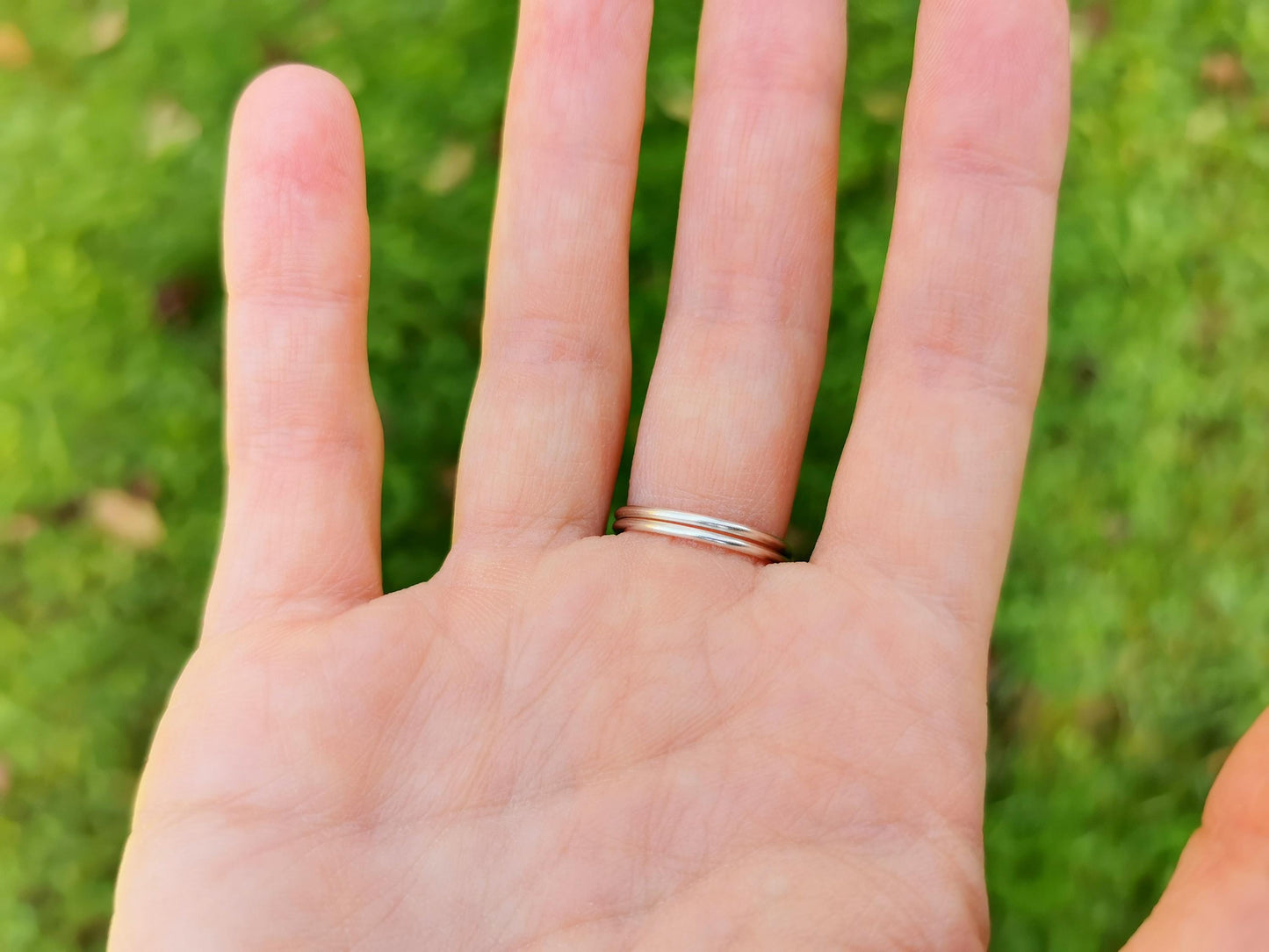 Leaf ring with a lace agate gemstone