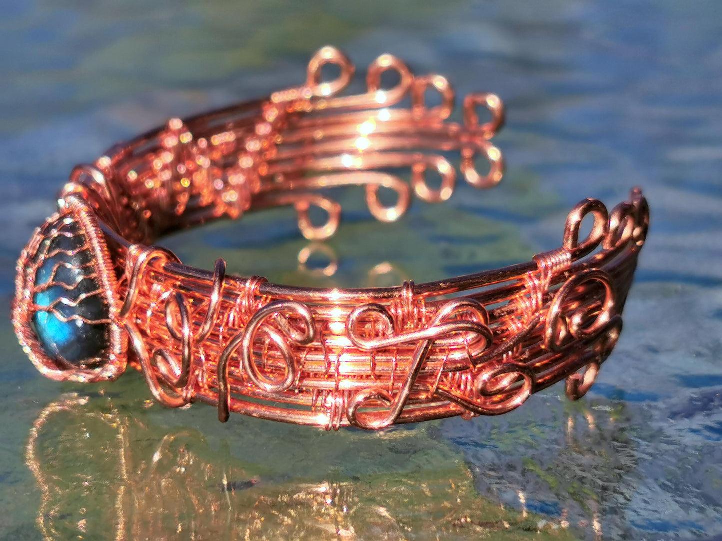 Cuff tree bracelet with a labradorite gemstone