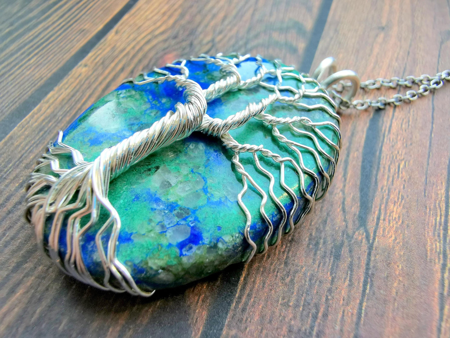 Tree pendant with an azurite gemstone