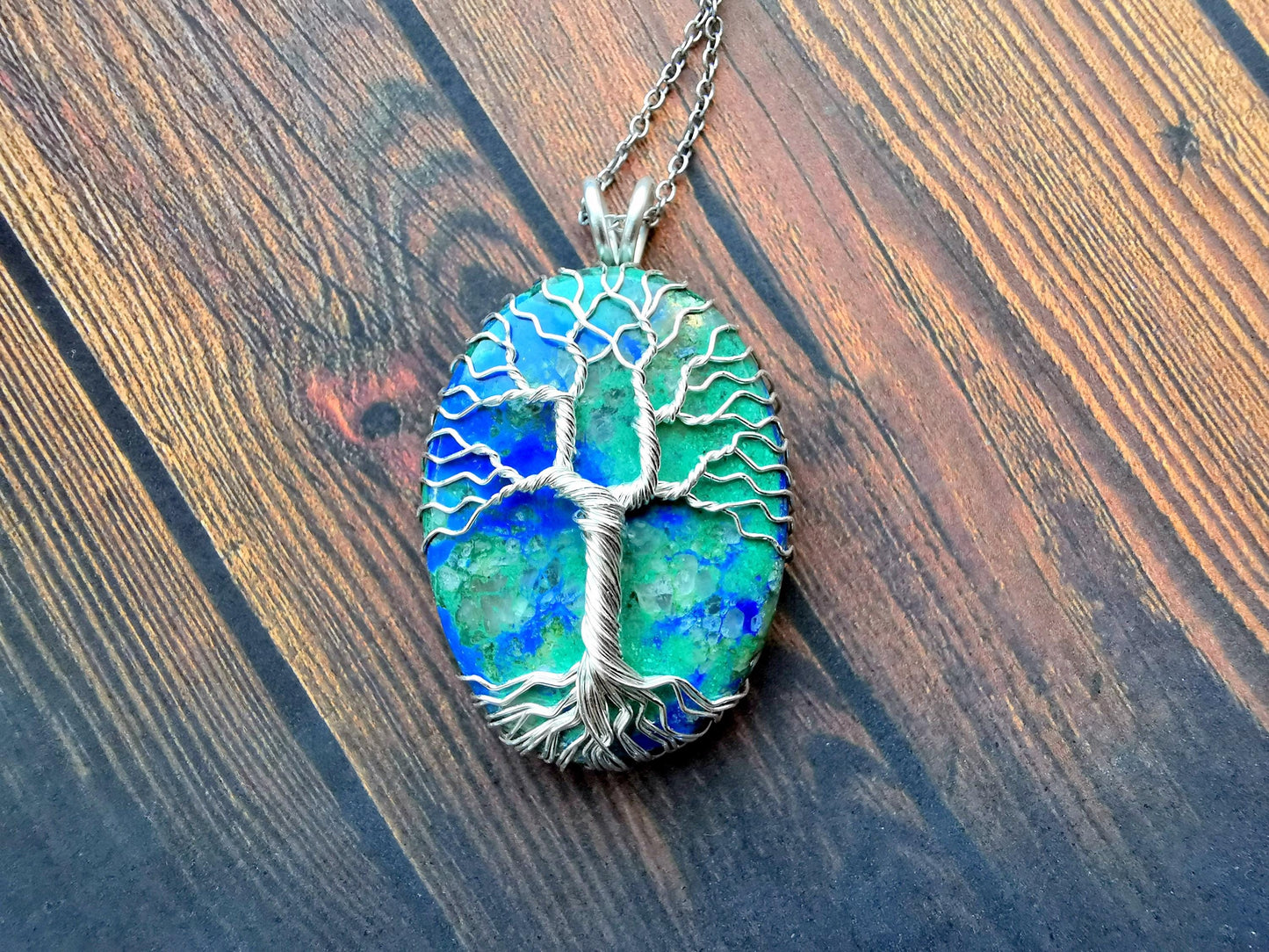 Tree pendant with an azurite gemstone