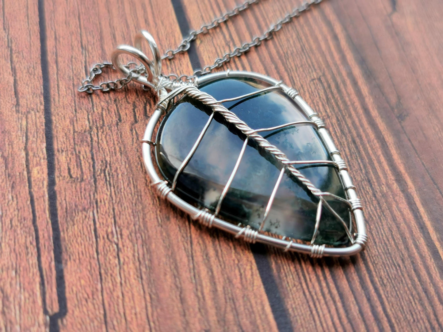 Leaf pendant with a moss agate gemstone