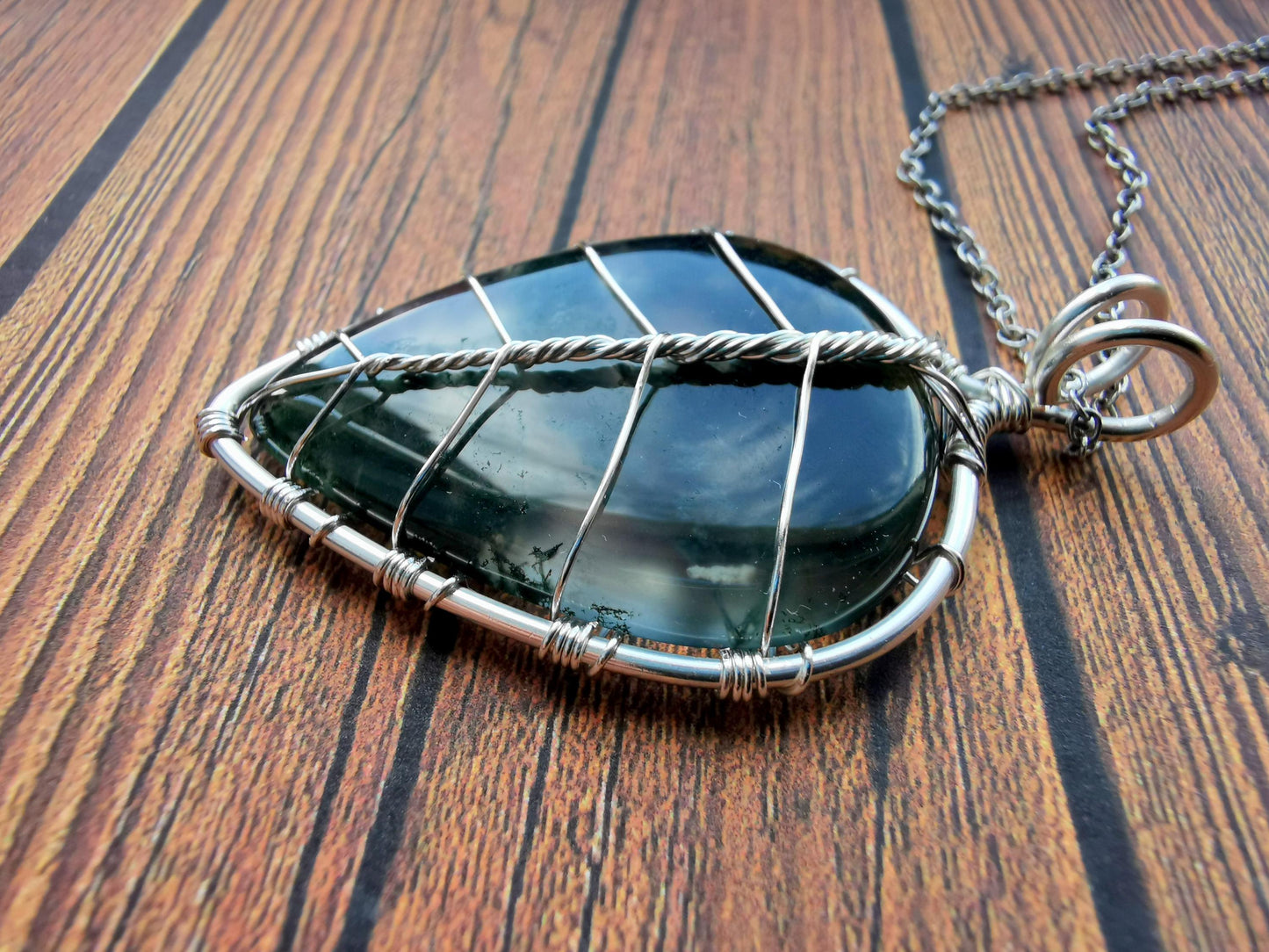 Leaf pendant with a moss agate gemstone