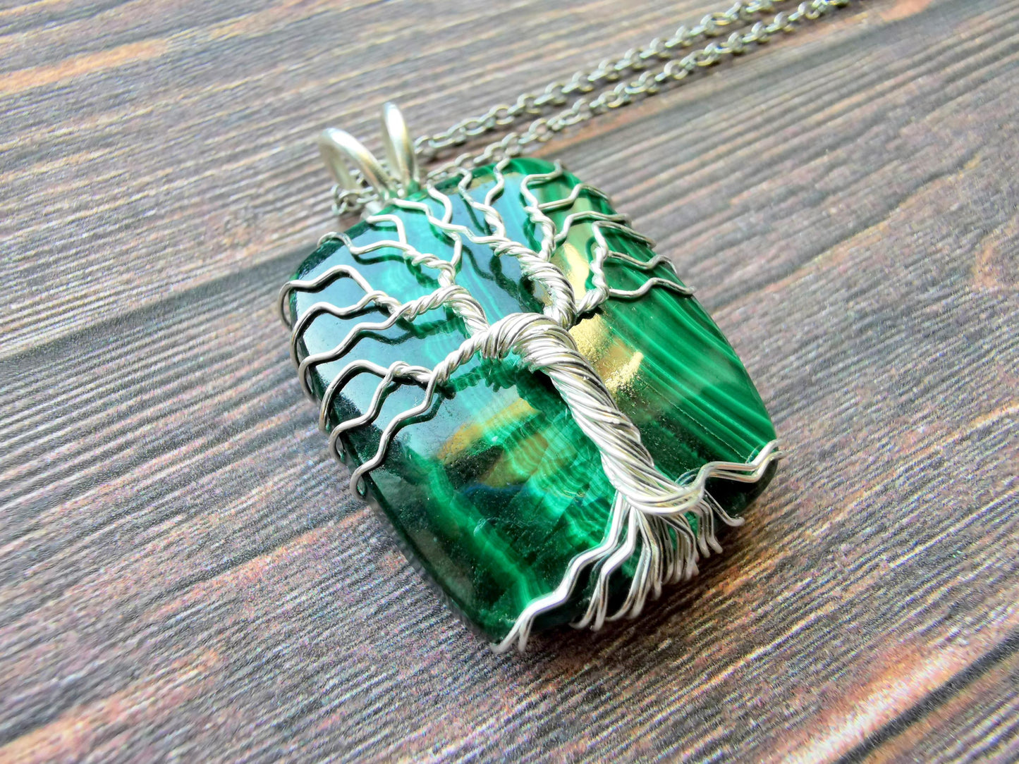 Tree pendant with a malachite gemstone