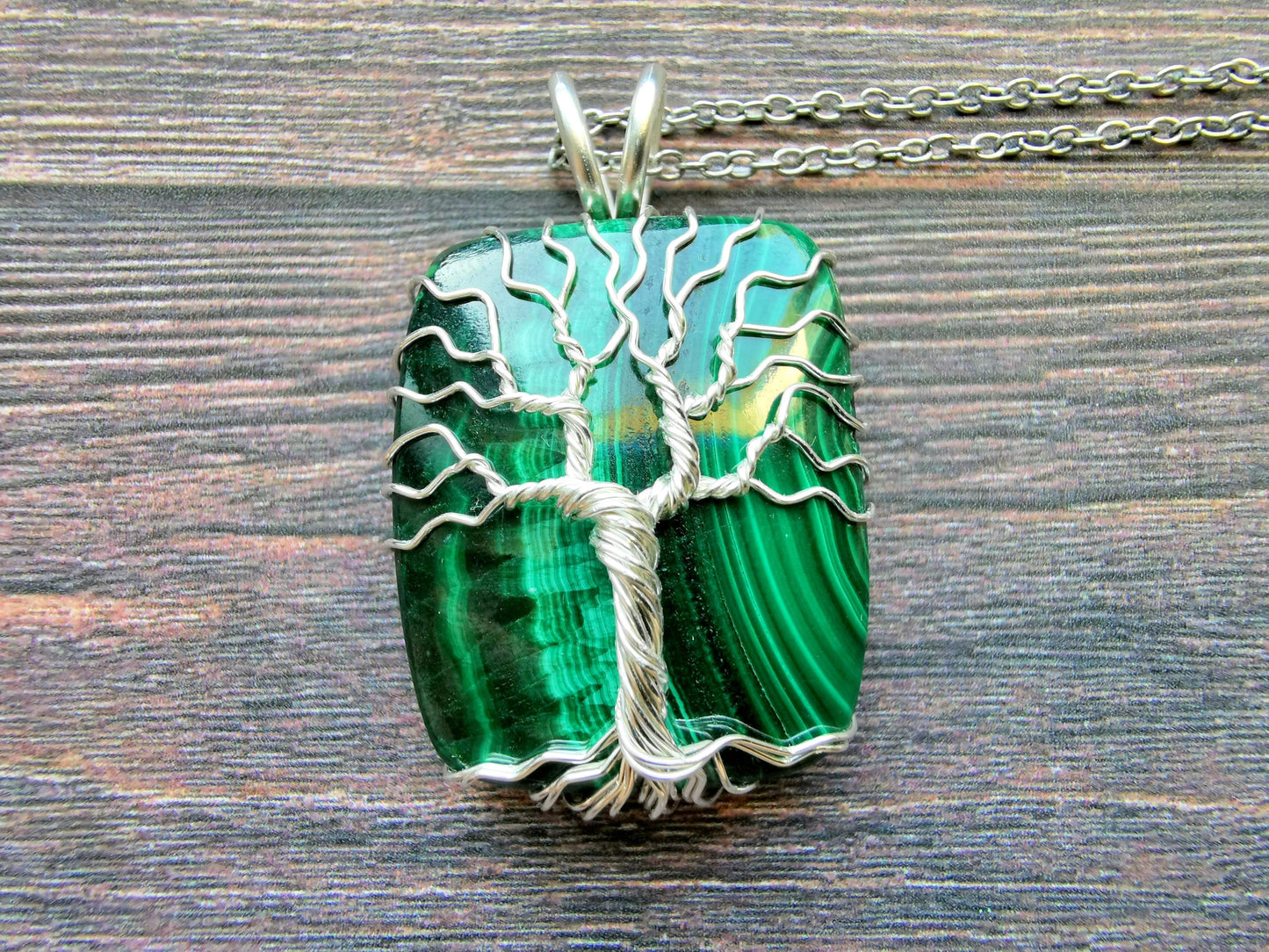 Tree pendant with a malachite gemstone