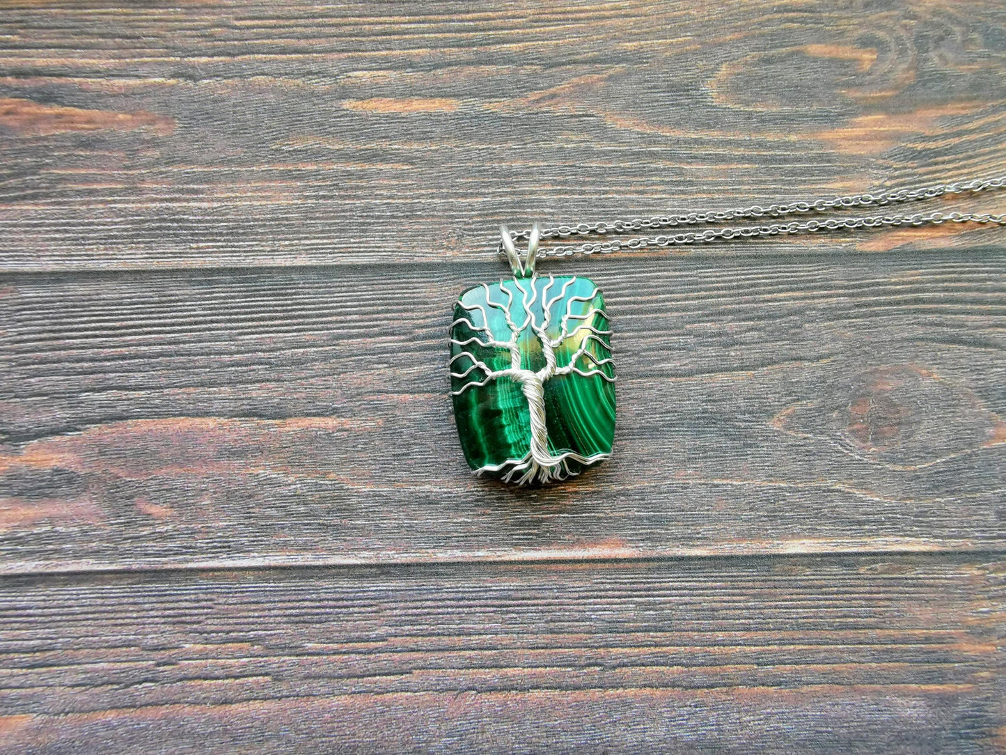 Tree pendant with a malachite gemstone