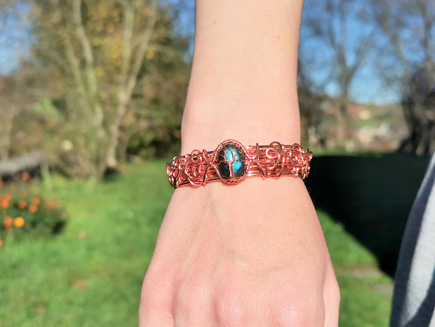 Cuff tree bracelet with a labradorite gemstone