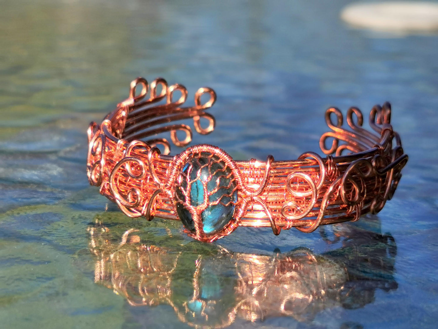 Cuff tree bracelet with a labradorite gemstone