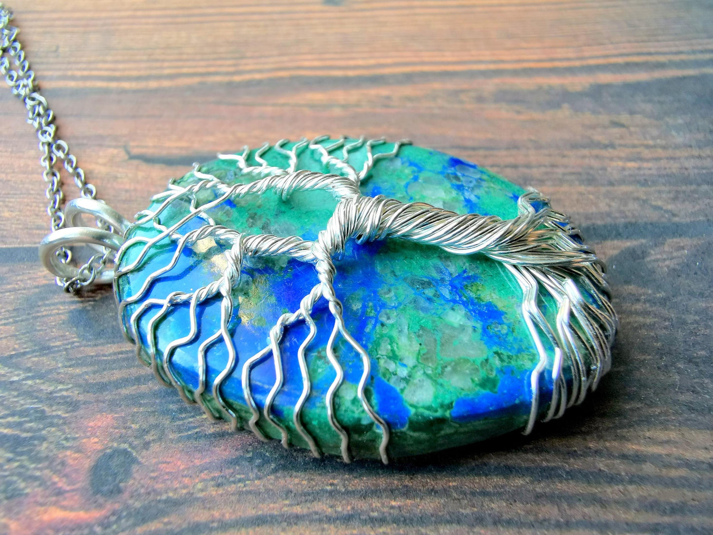 Tree pendant with an azurite gemstone