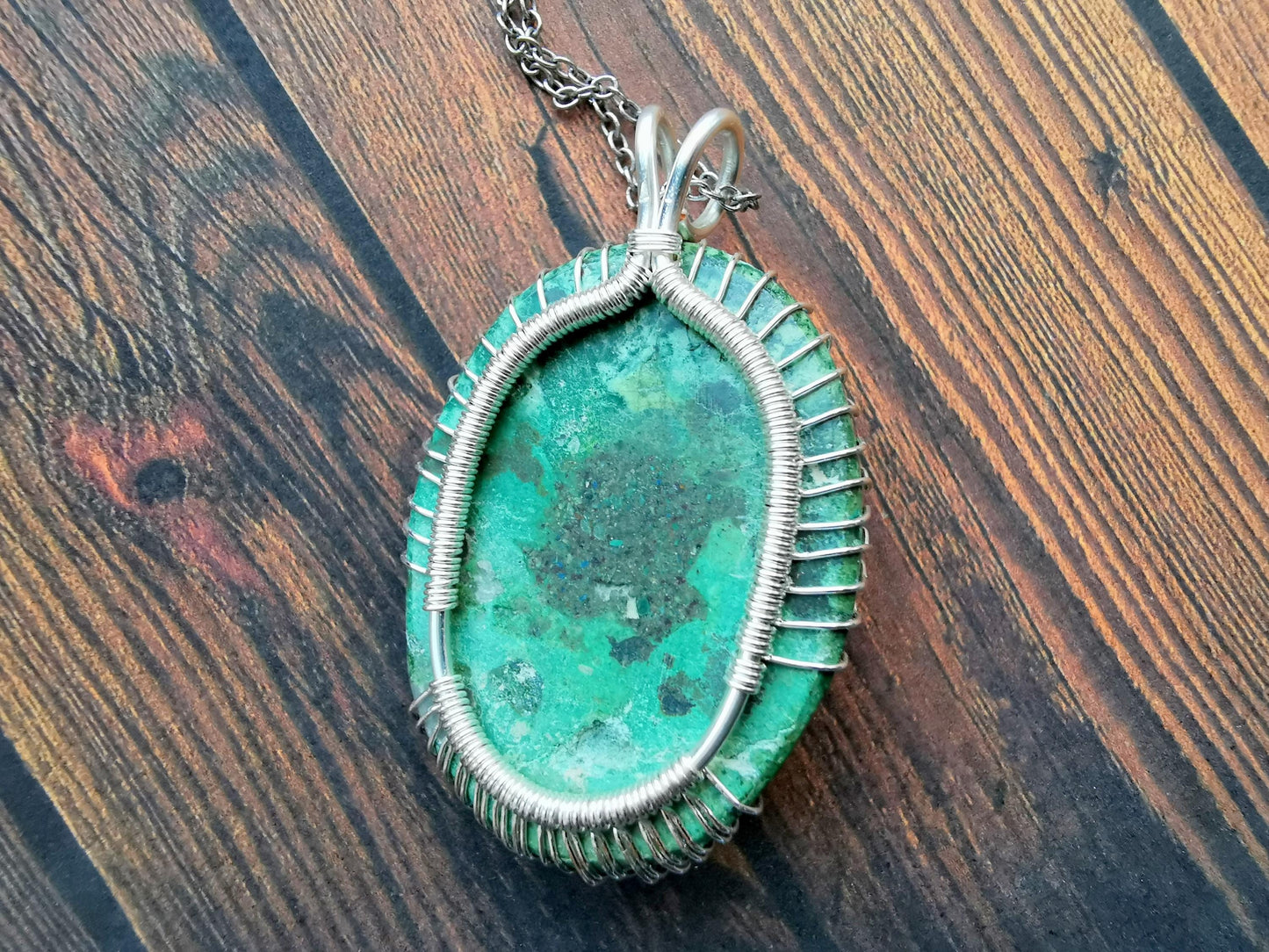 Tree pendant with an azurite gemstone