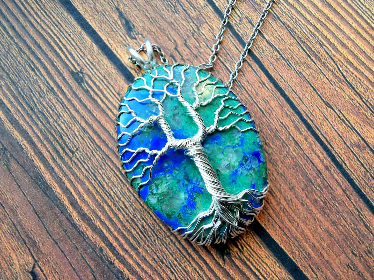 Tree pendant with an azurite gemstone