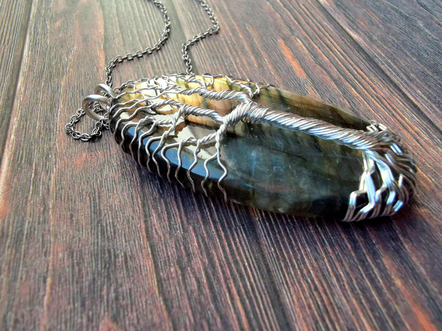 Tree pendant with a labradorite gemstone