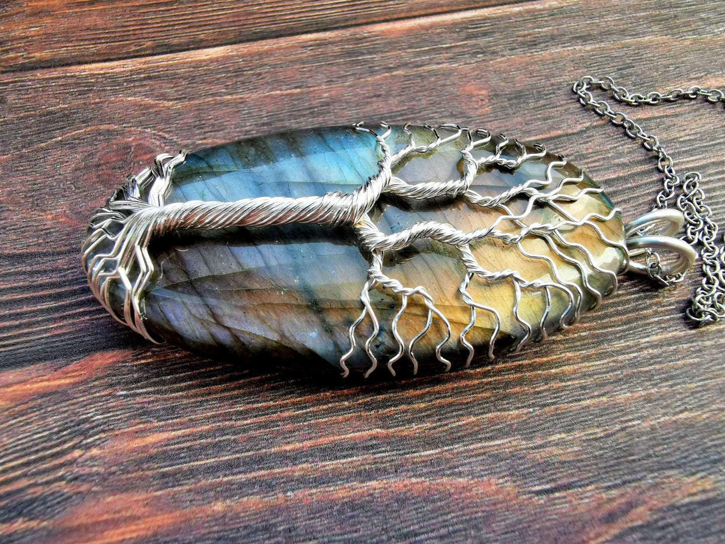 Tree pendant with a labradorite gemstone