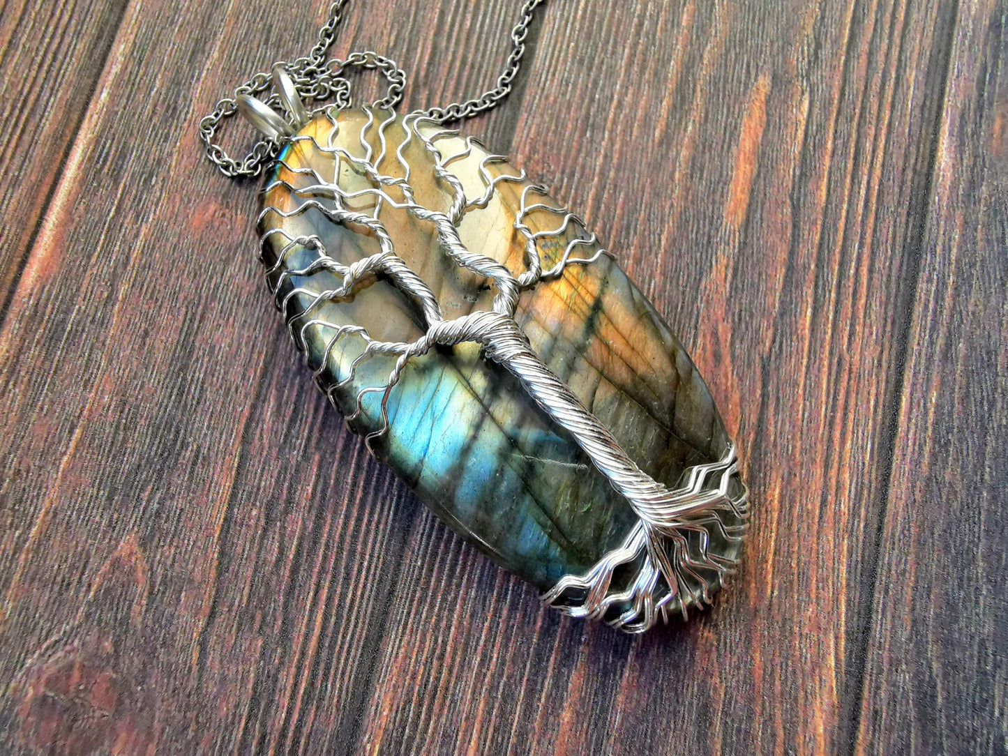 Tree pendant with a labradorite gemstone
