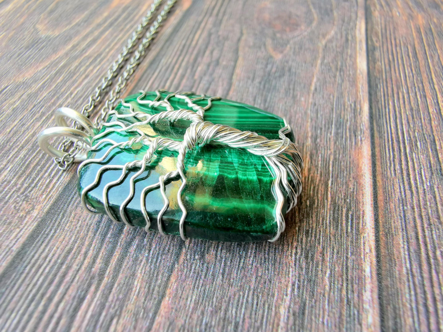 Tree pendant with a malachite gemstone