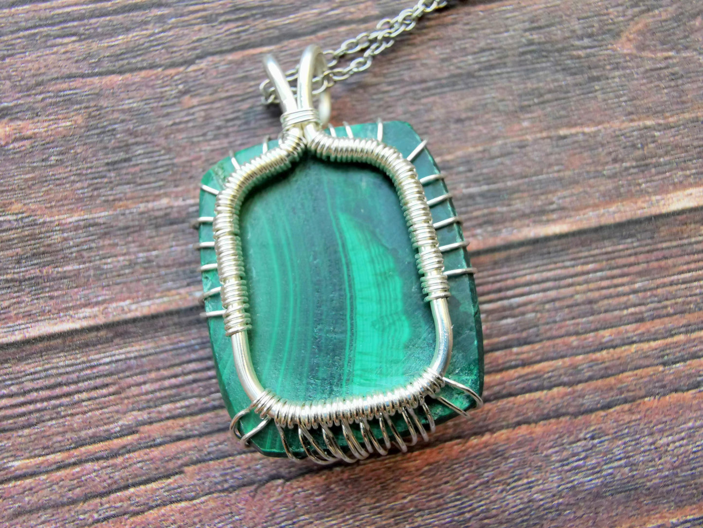 Tree pendant with a malachite gemstone