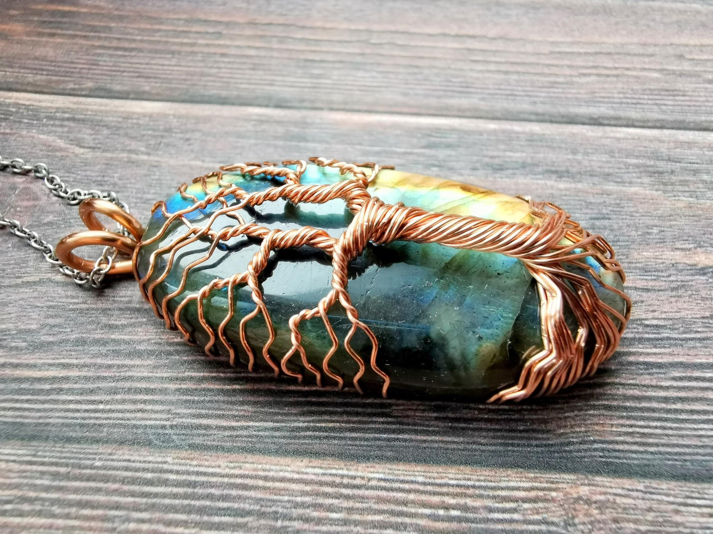 Tree pendant with a labradorite gemstone