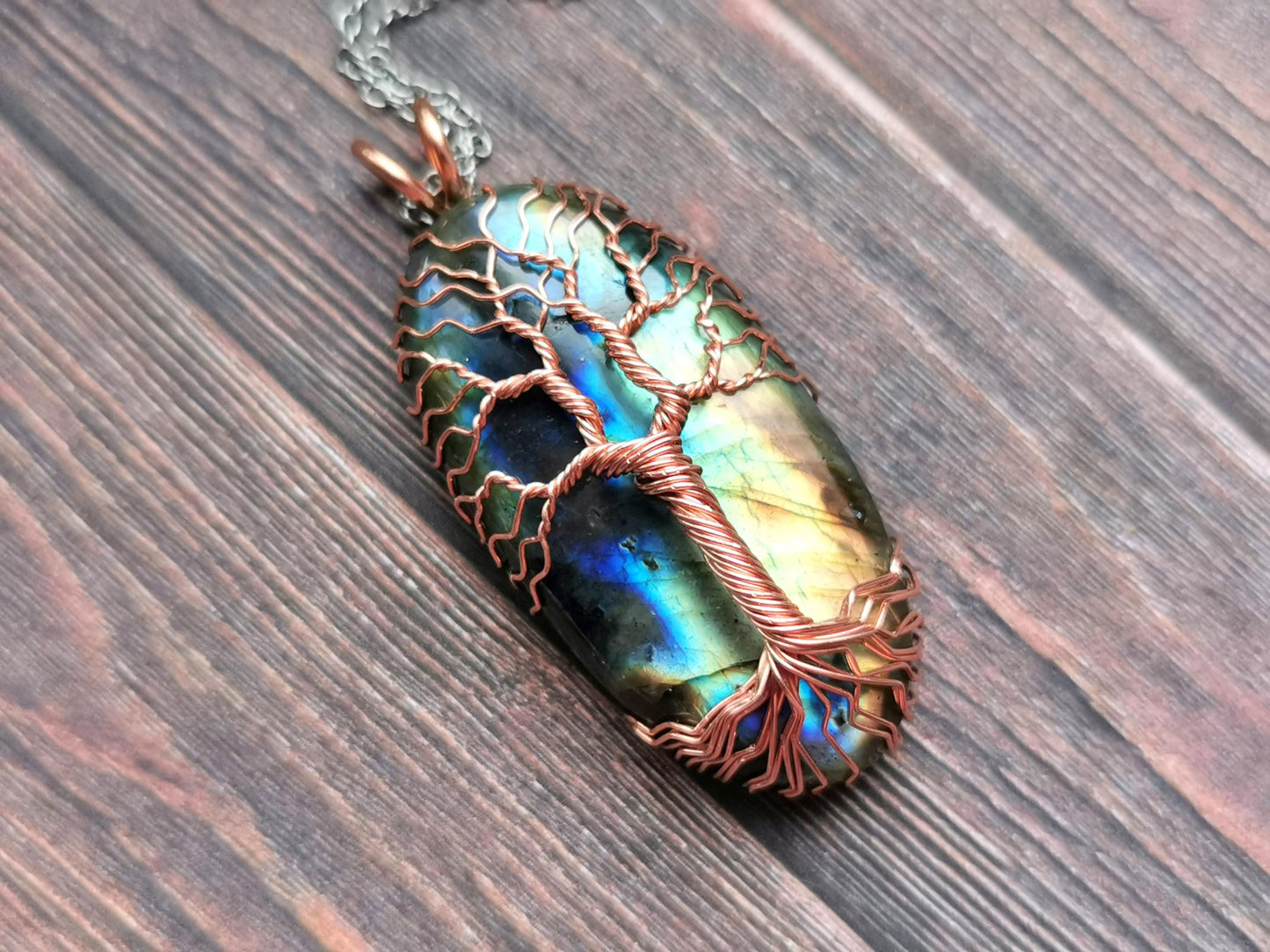 Tree pendant with a labradorite gemstone
