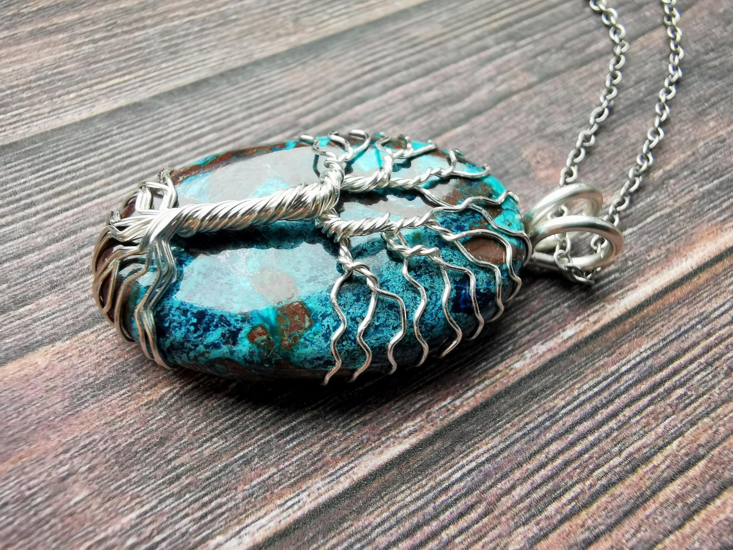 Tree pendant with a shattuckite gemstone
