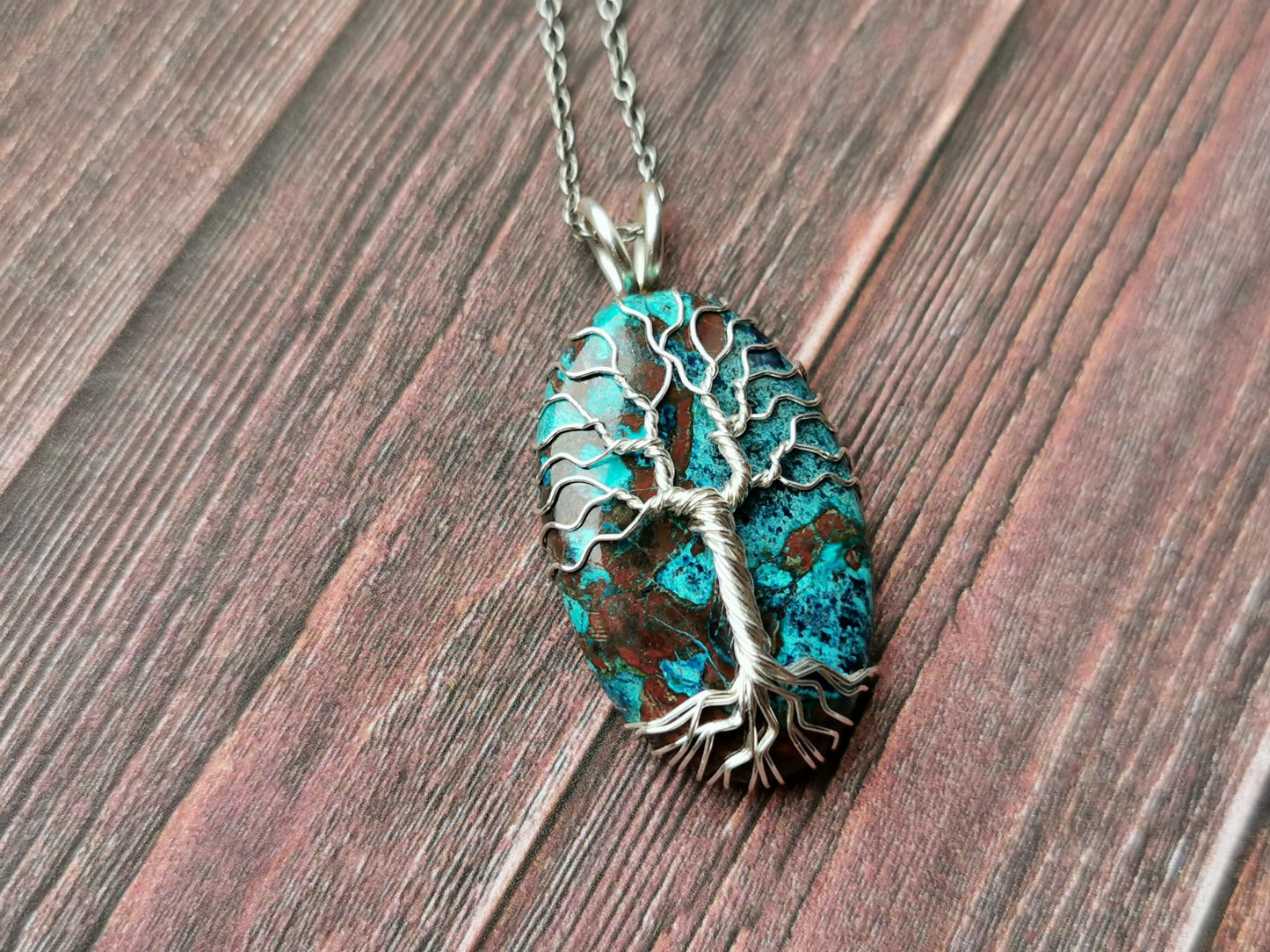 Tree pendant with a shattuckite gemstone
