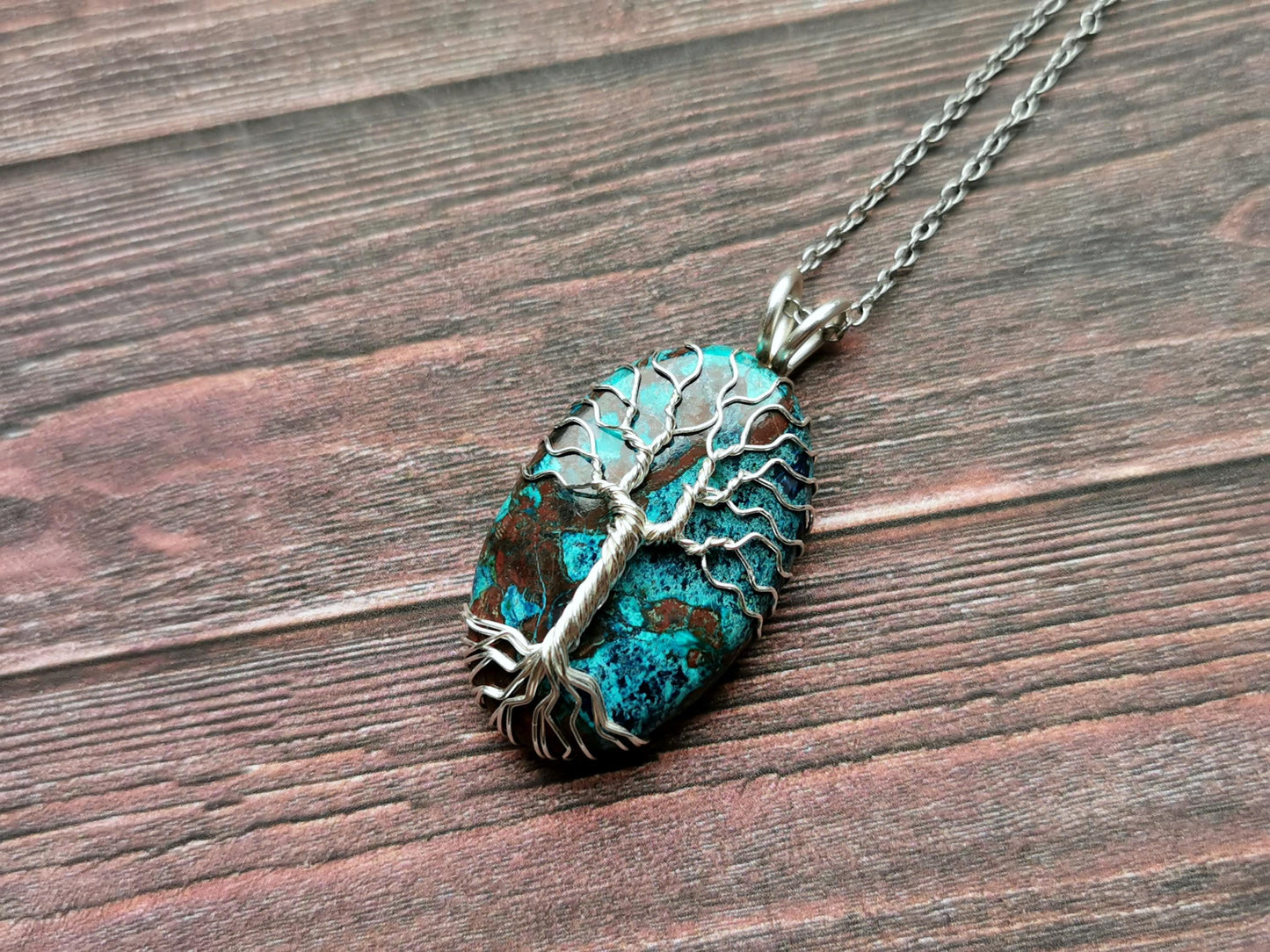Tree pendant with a shattuckite gemstone