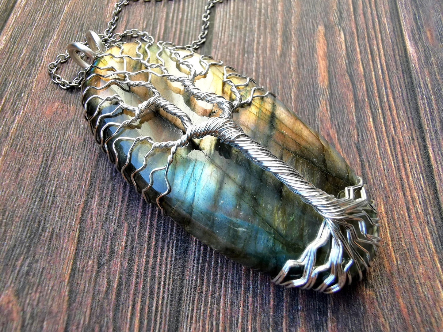 Tree pendant with a labradorite gemstone
