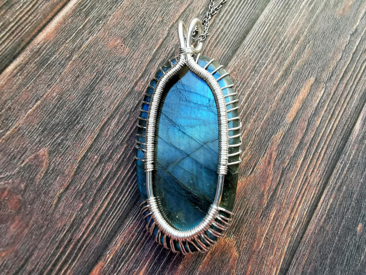 Tree pendant with a labradorite gemstone