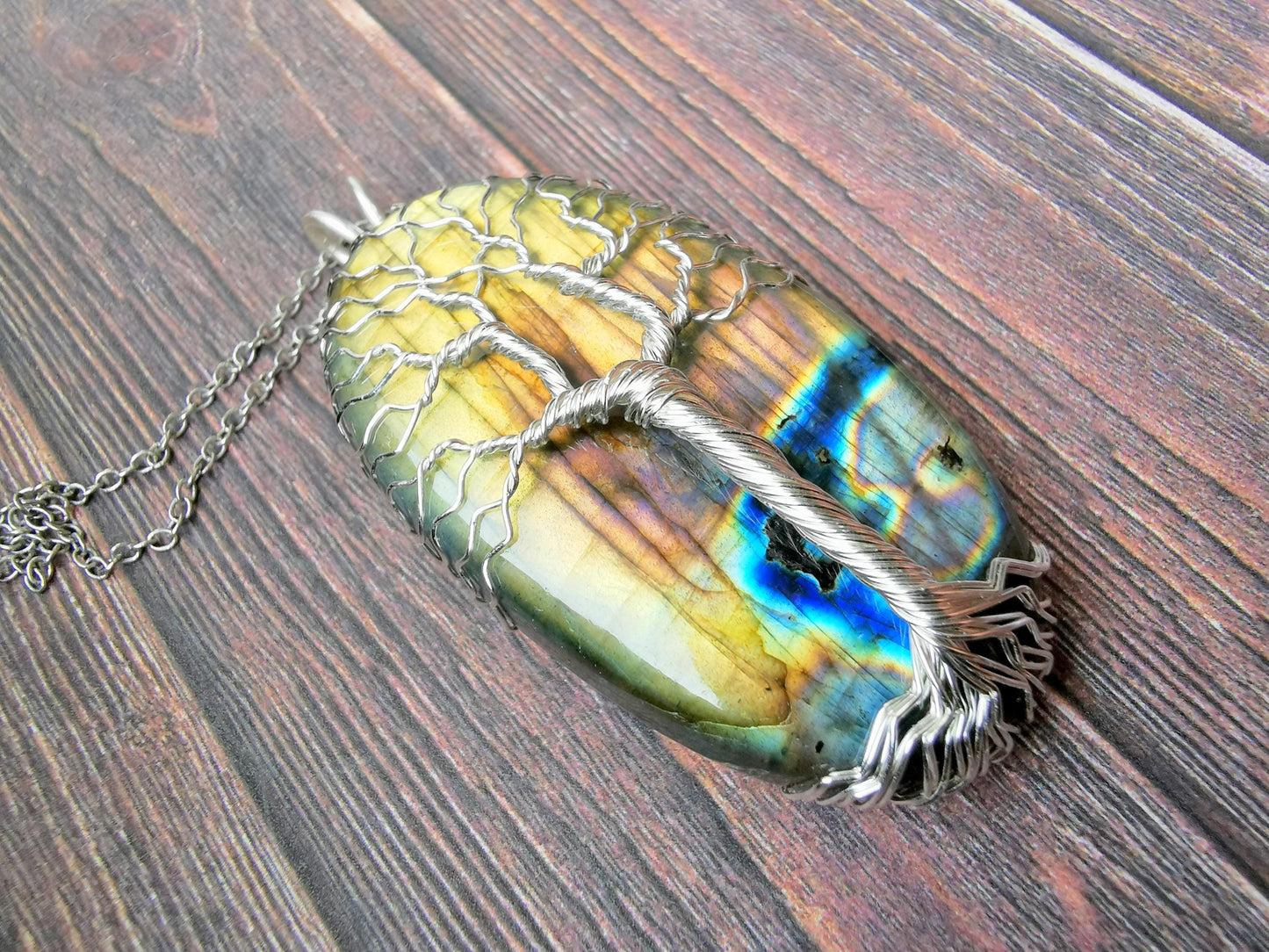 Tree pendant with a labradorite gemstone