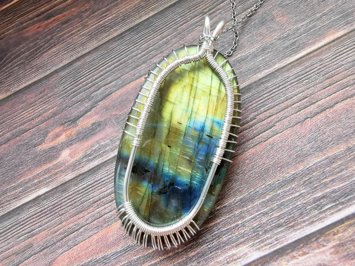 Tree pendant with a labradorite gemstone
