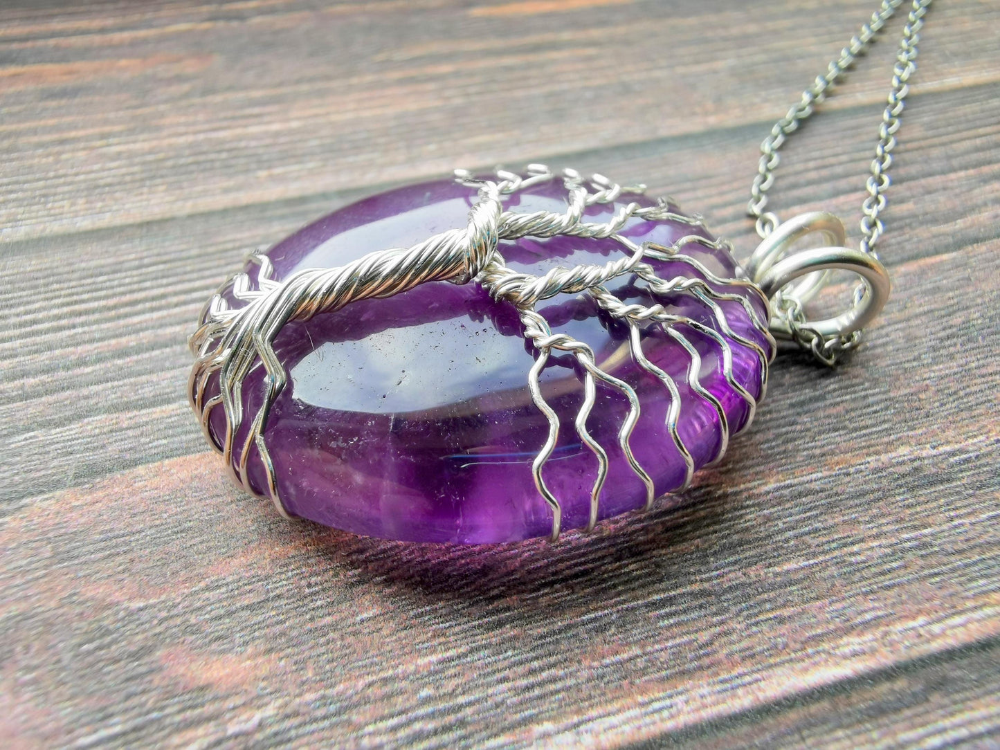 Tree pendant with an amethyst gemstone