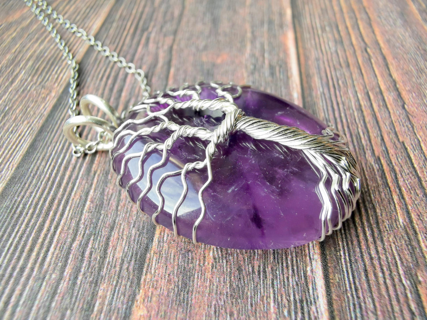Tree pendant with an amethyst gemstone