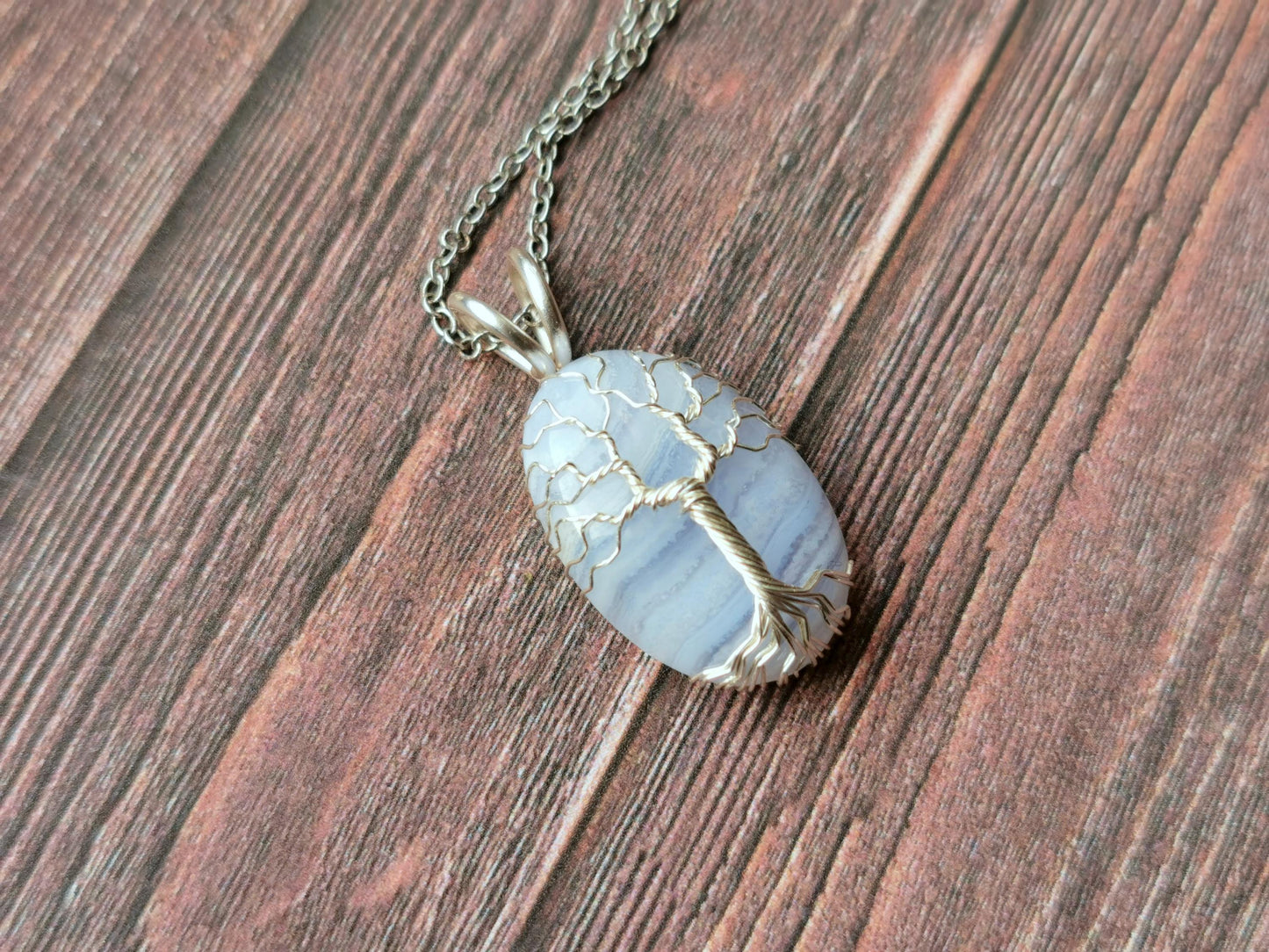 Tree pendant with a lace agate gemstone
