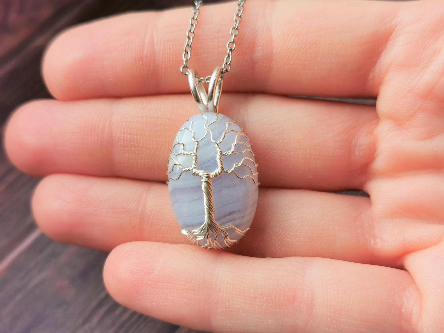 Tree pendant with a lace agate gemstone