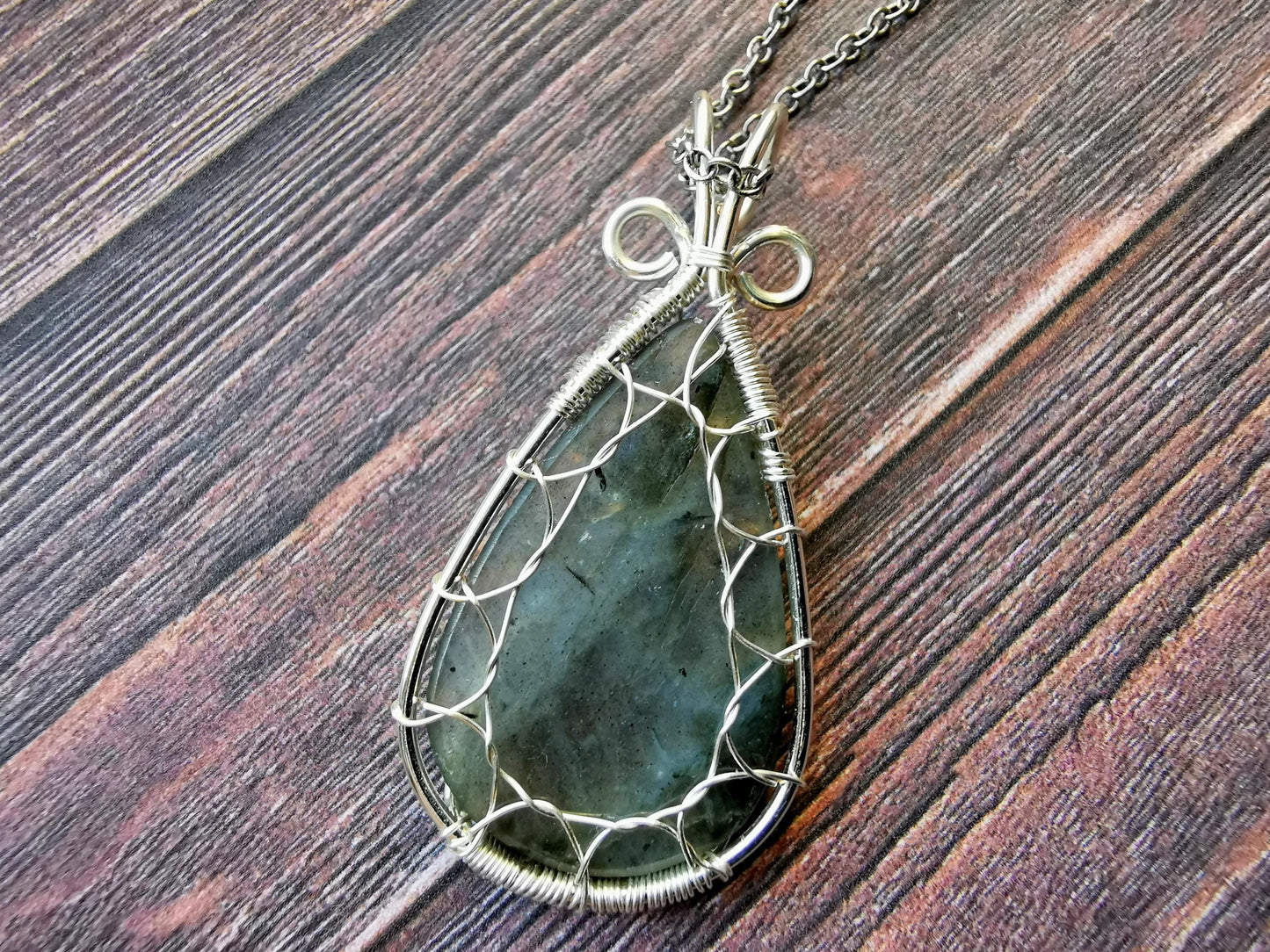Tree pendant with a labradorite gemstone