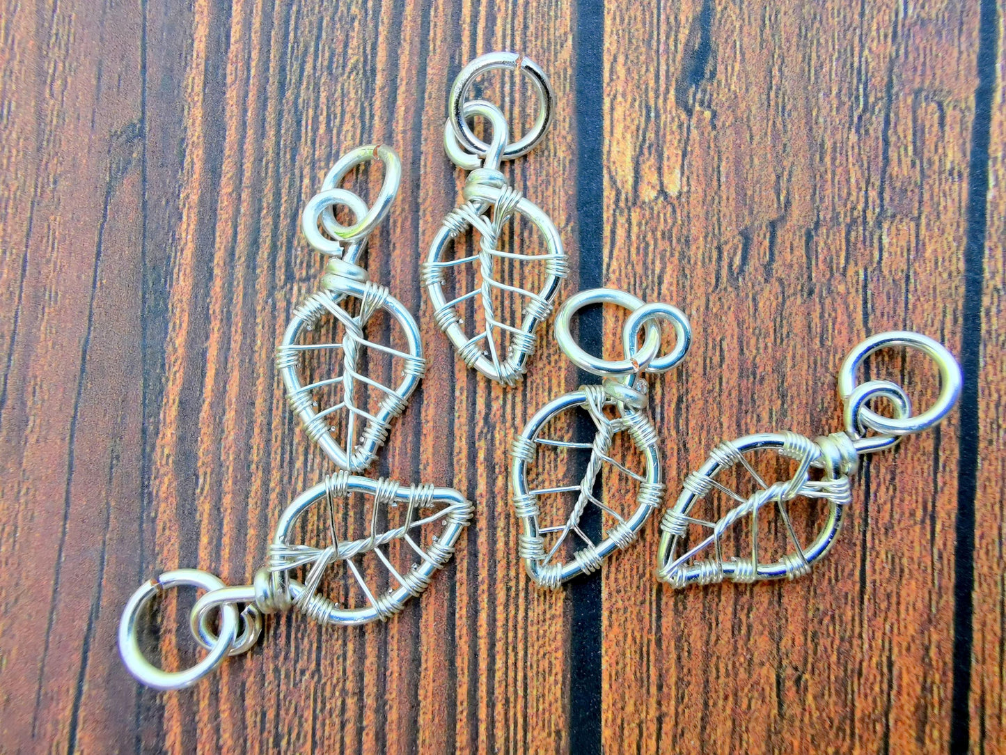 Wire-wrapped leaf charm pendant - Small pendant - 1 pc / 5 pcs / 10 pcs / 20 pcs / 50 pcs / 100 pcs