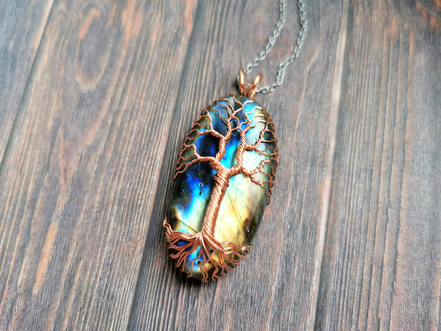Tree pendant with a labradorite gemstone