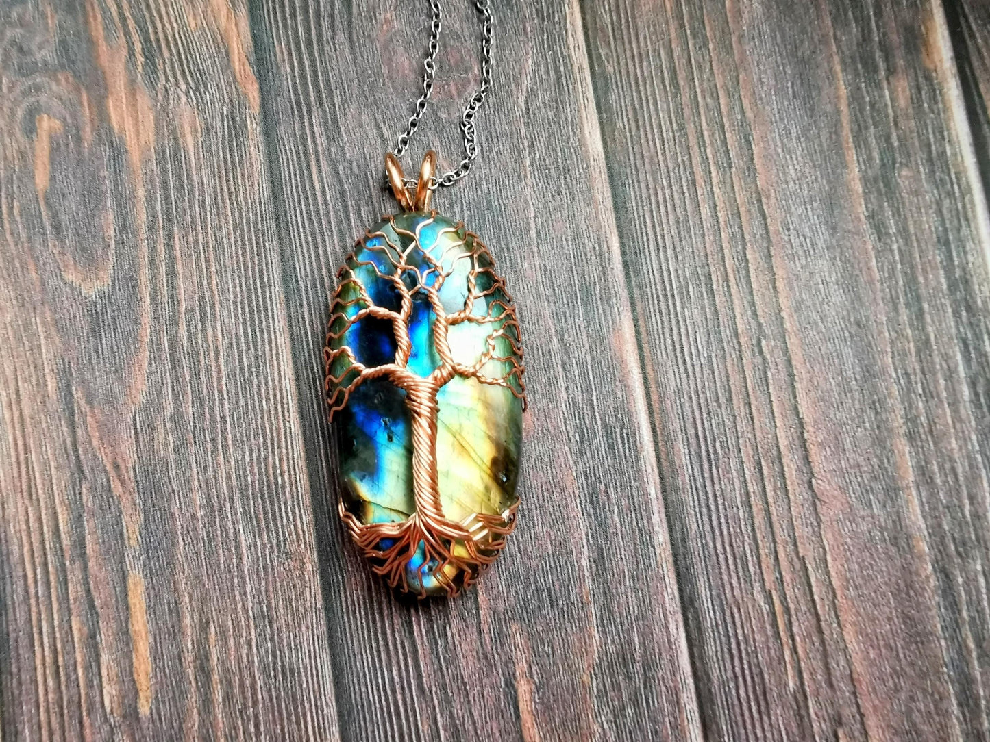 Tree pendant with a labradorite gemstone