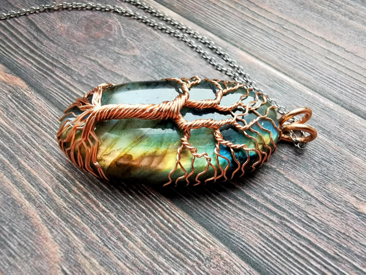 Tree pendant with a labradorite gemstone