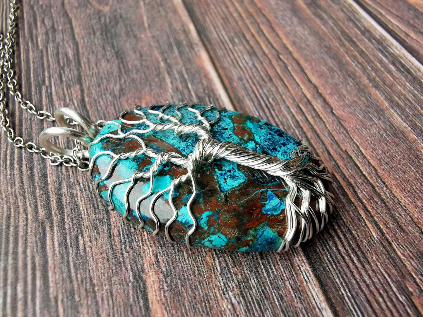 Tree pendant with a shattuckite gemstone