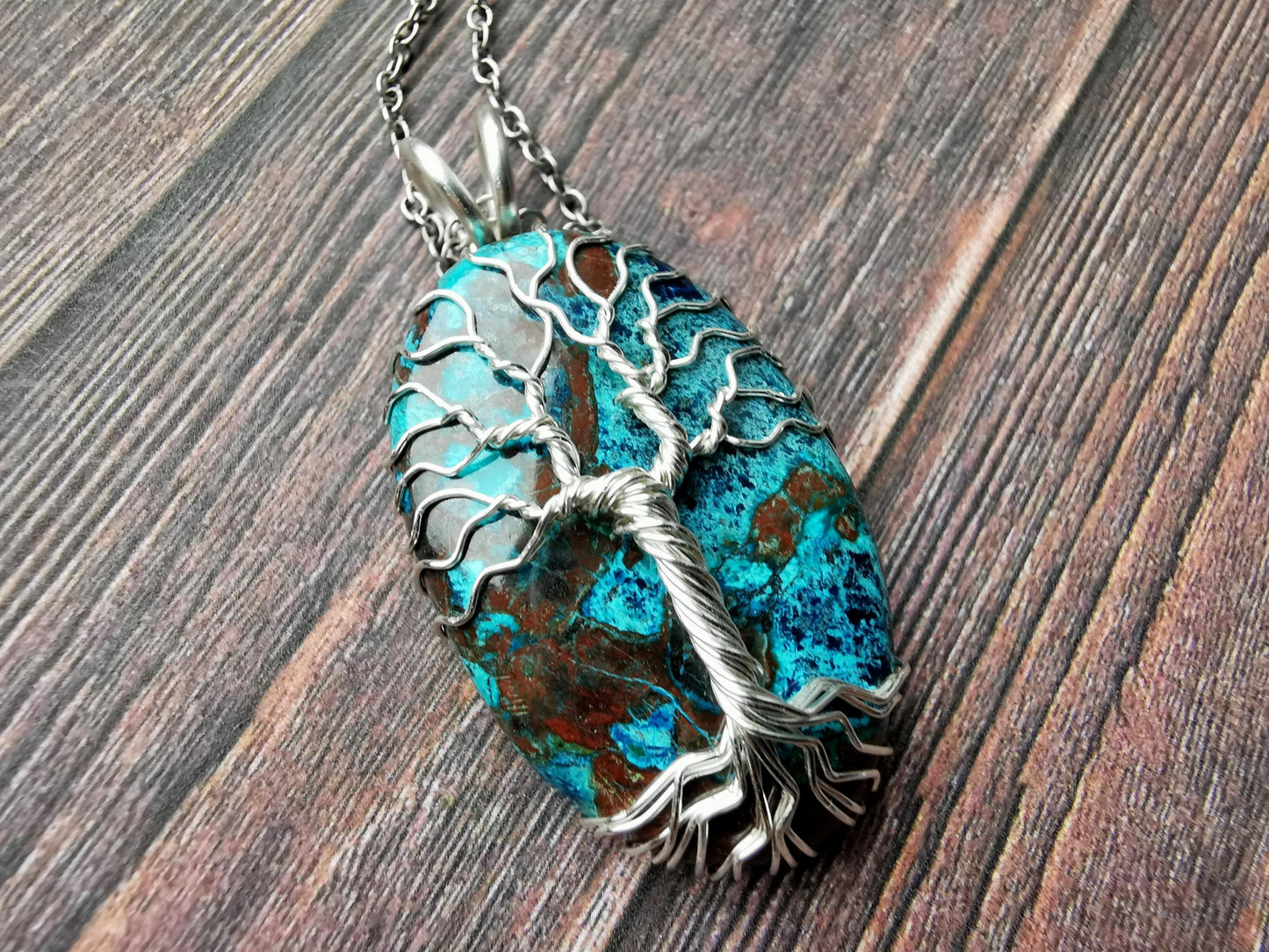 Tree pendant with a shattuckite gemstone