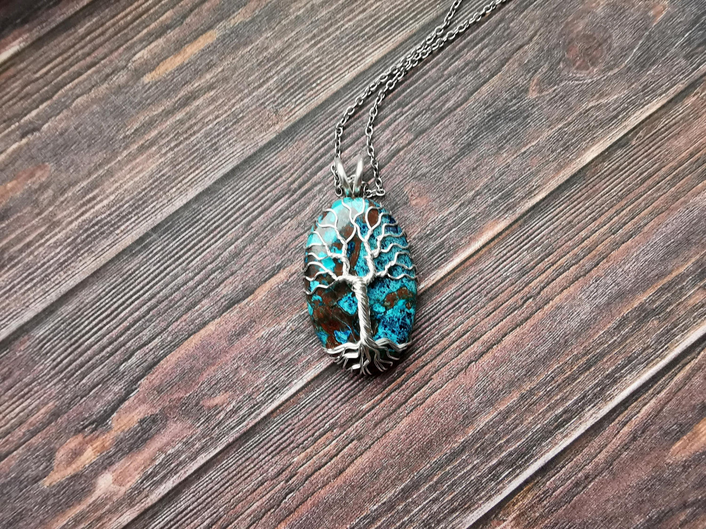 Tree pendant with a shattuckite gemstone