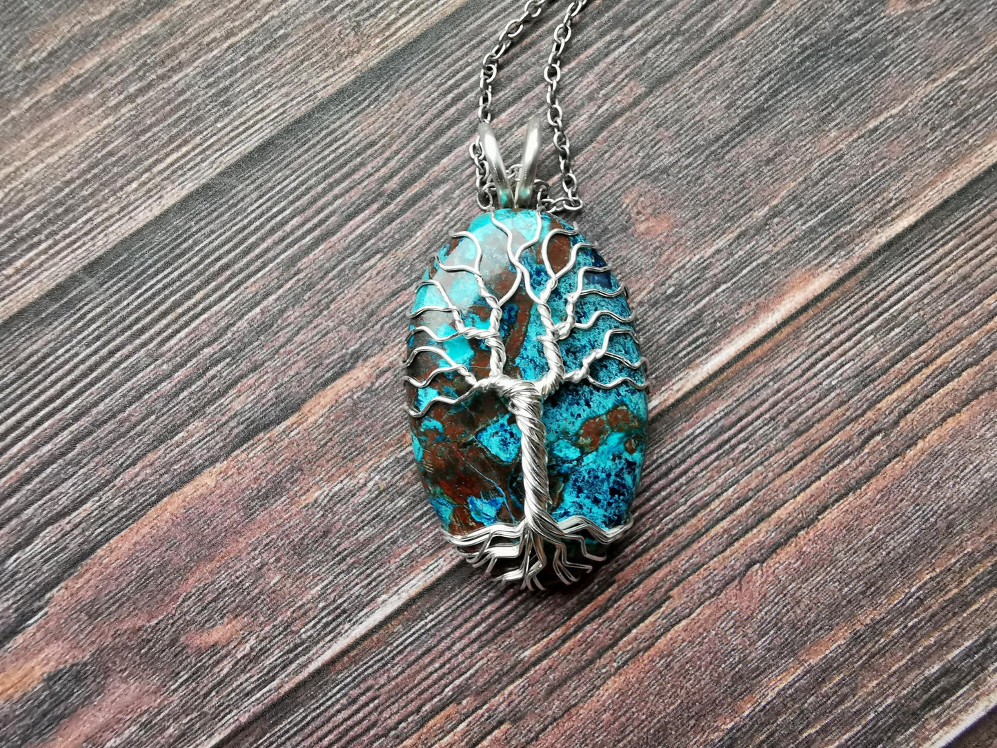 Tree pendant with a shattuckite gemstone