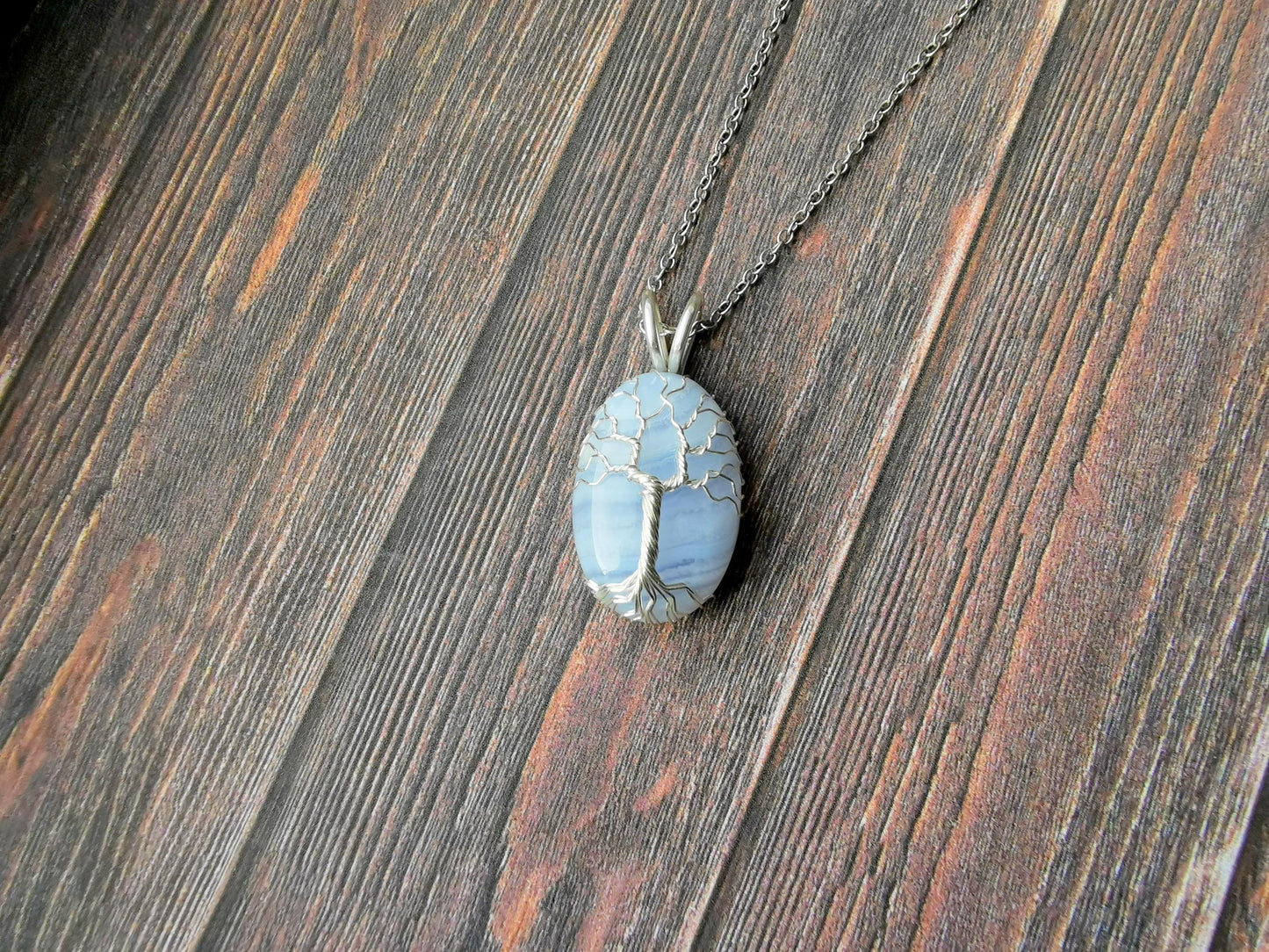 Tree pendant with a lace agate gemstone
