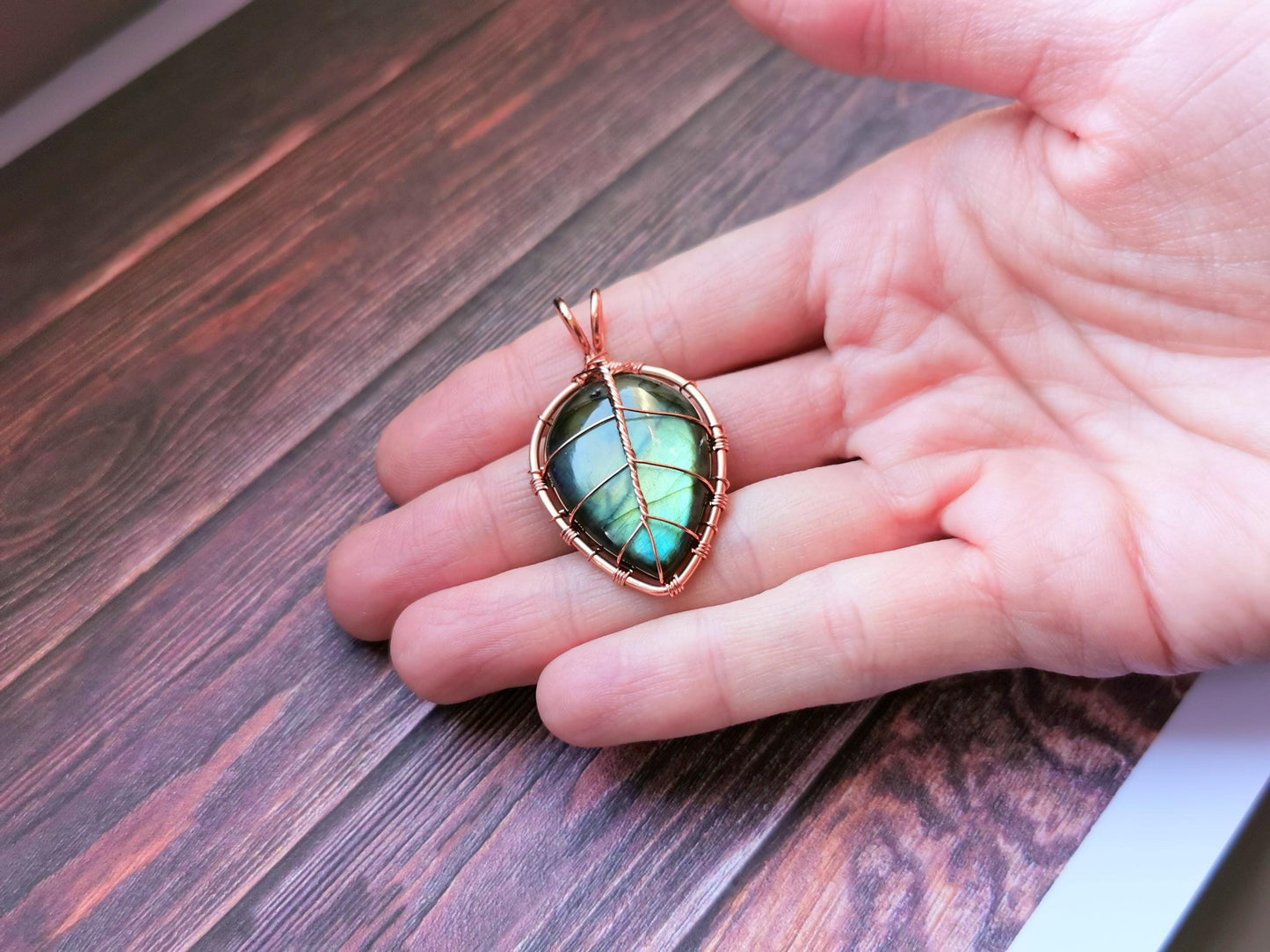 Leaf pendant with a labradorite gemstone