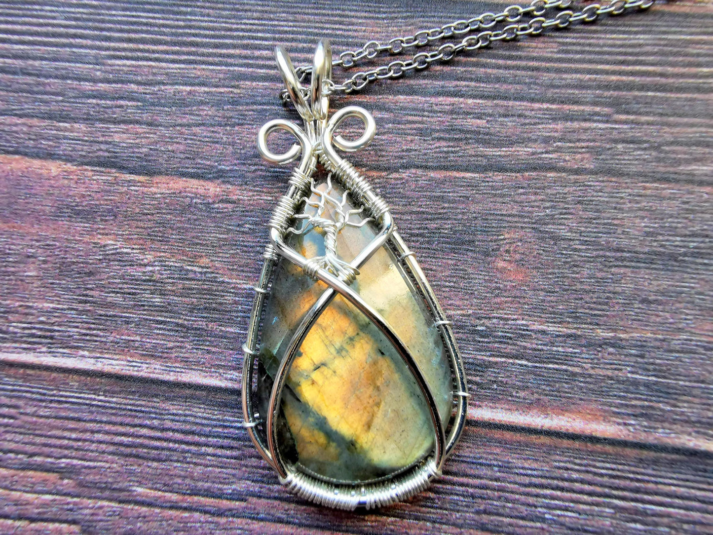 Tree pendant with a labradorite gemstone